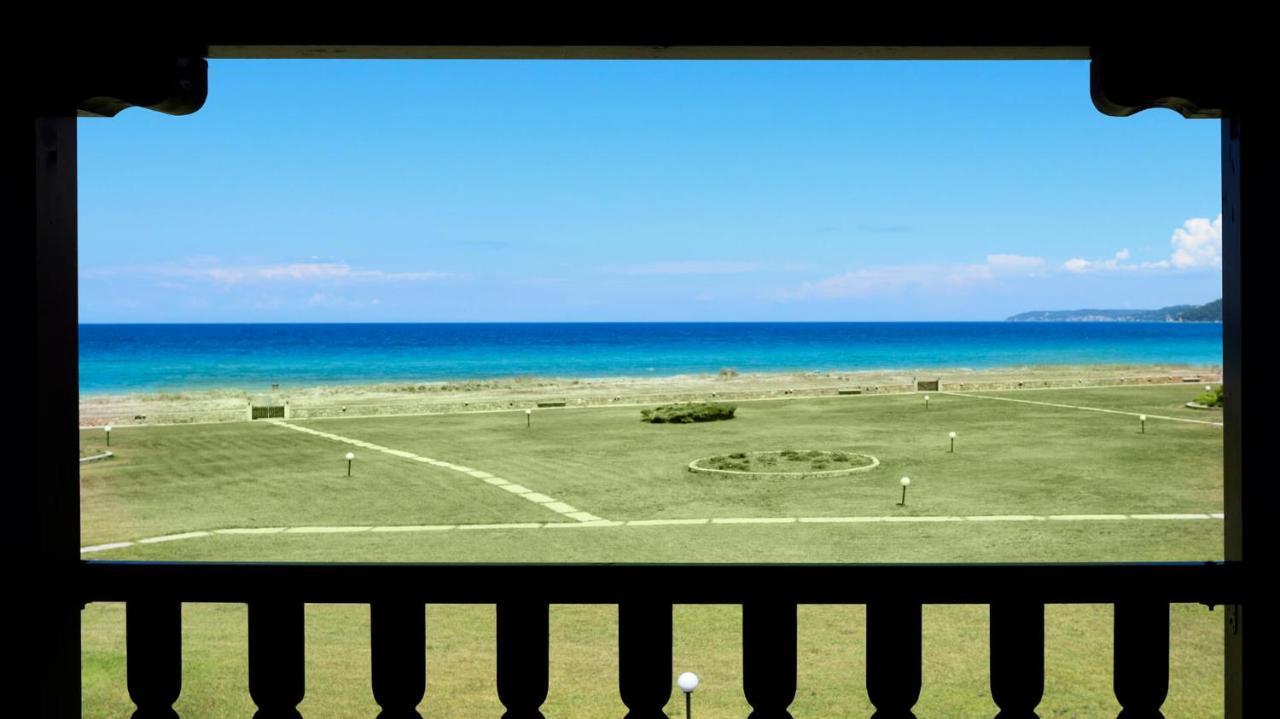 Soleado Beachfront Villa Skála Foúrkas Extérieur photo